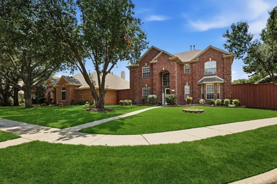 3 Bed 2 Bath Traditional Suburban Family Home in Allen, TX - 2