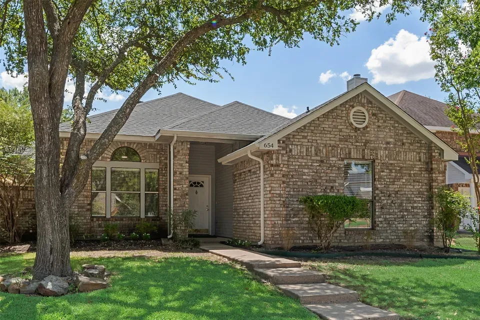 3 Bed 2 Bath Traditional Suburban Family Home in Allen, TX