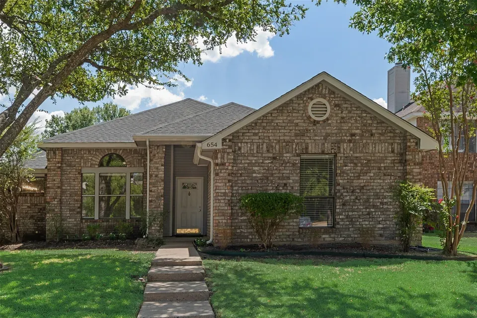 3 Bed 2 Bath Traditional Suburban Family Home in Allen, TX - 2