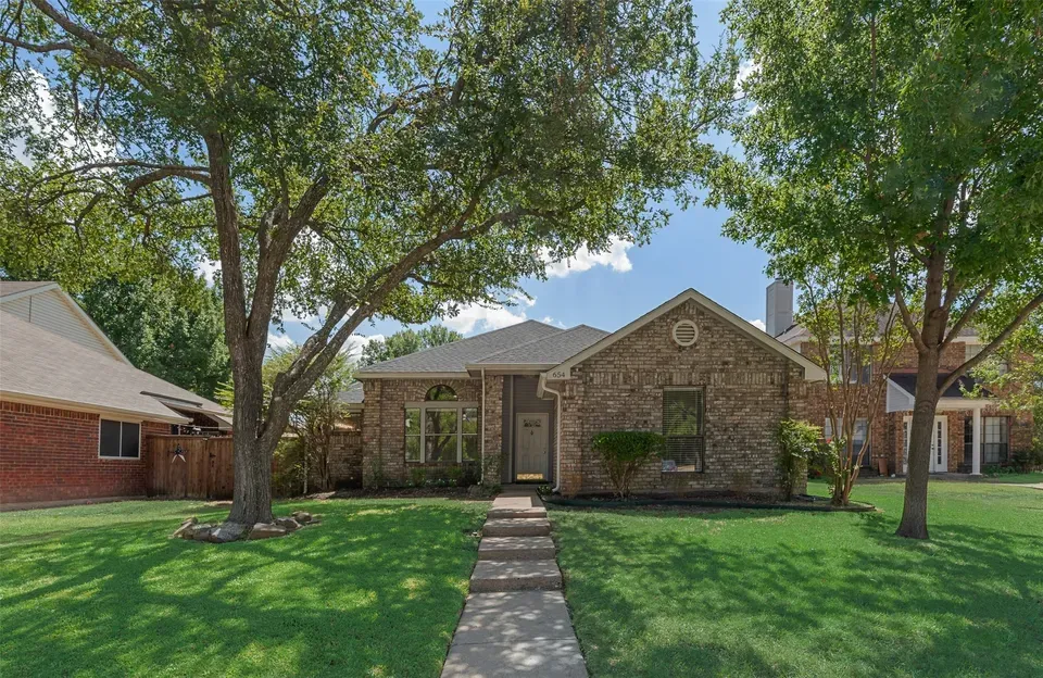 3 Bed 2 Bath Traditional Suburban Family Home in Allen, TX - 3