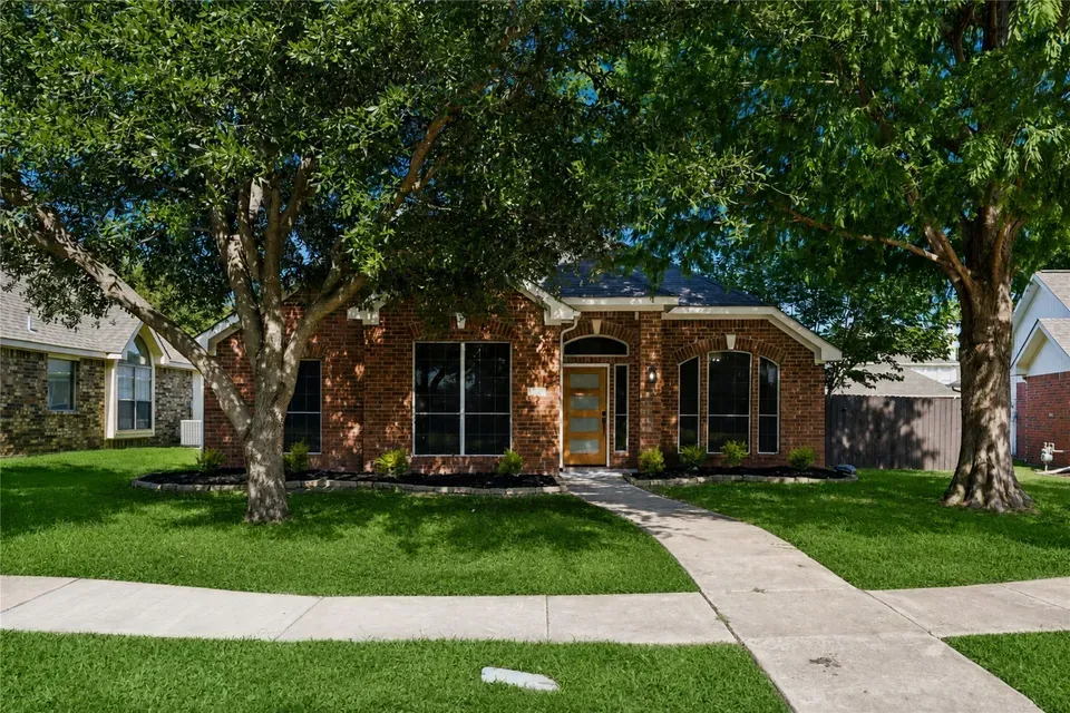 3 Bed 2 Bath Traditional Suburban Family Home in Allen, TX - 1