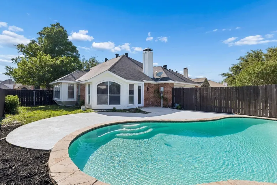 3 Bed 2 Bath Traditional Suburban Family Home in Allen, TX - 2