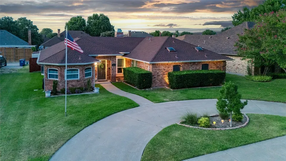 3 Bed 2 Bath Traditional Suburban Family Home in Allen, TX