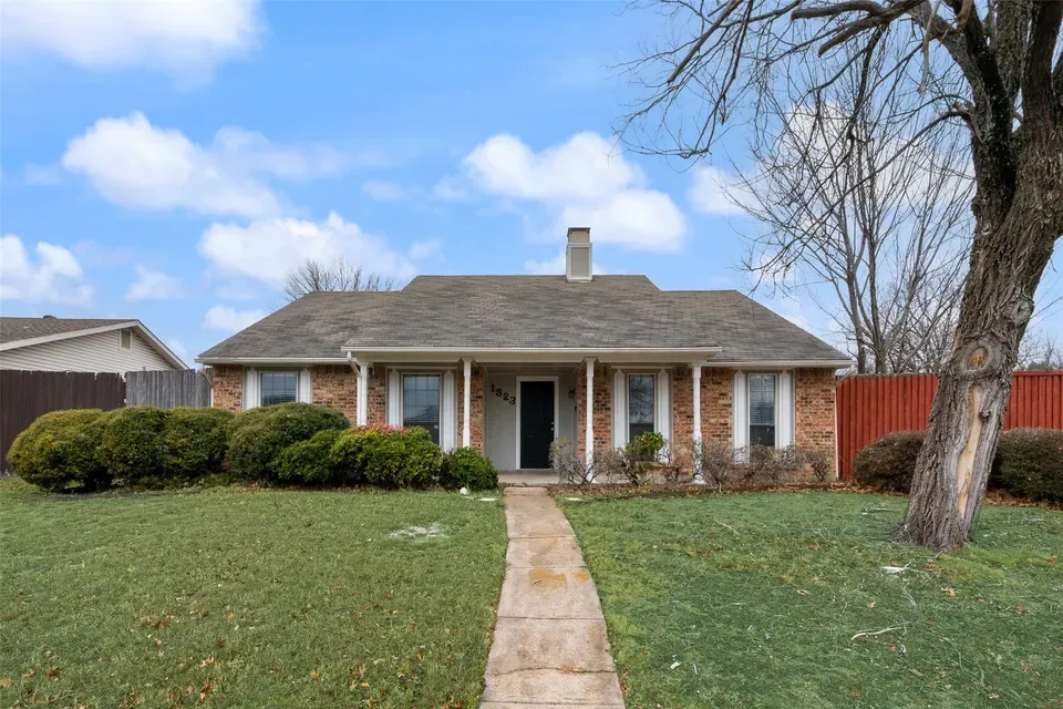 3 Bed 2 Bath Traditional Suburban Family Home in Allen, TX