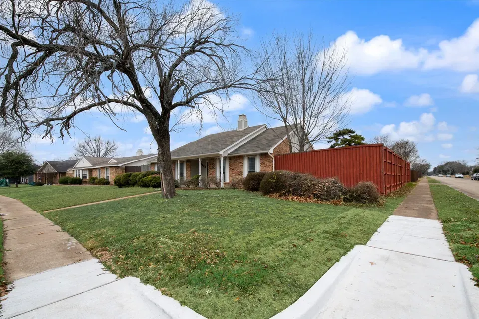 3 Bed 2 Bath Traditional Suburban Family Home in Allen, TX - 2
