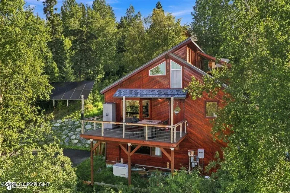 3 Bed 2 Bath Traditional Suburban Family Home in Anchorage, AK