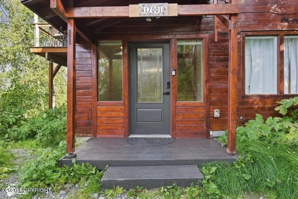 3 Bed 2 Bath Traditional Suburban Family Home in Anchorage, AK - 2