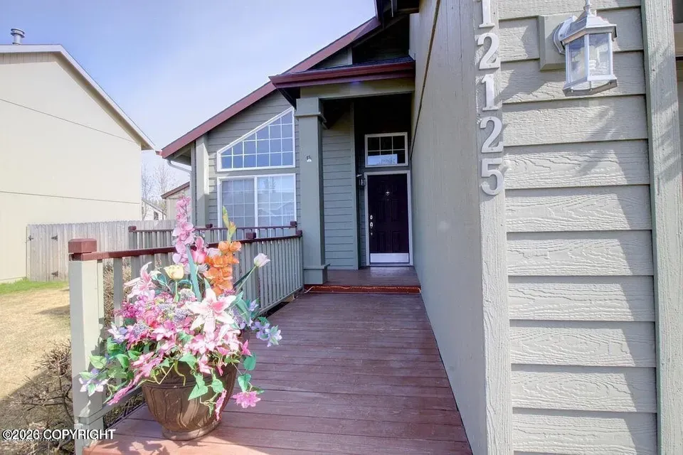 3 Bed 2 Bath Traditional Suburban Family Home in Anchorage, AK