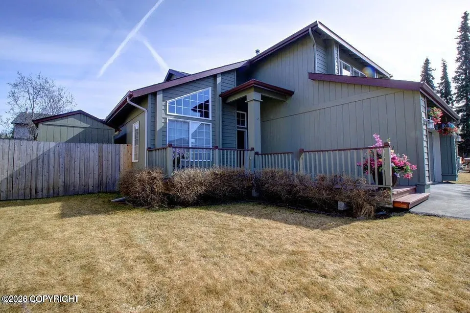 3 Bed 2 Bath Traditional Suburban Family Home in Anchorage, AK - 2