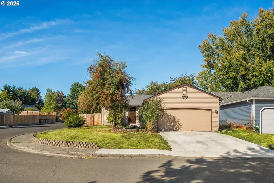3 Bed 2 Bath Traditional Suburban Family Home in Beaverton, OR