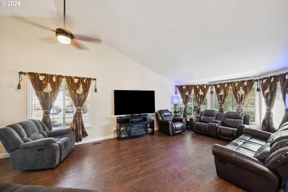 3 Bed 2 Bath Traditional Suburban Family Home in Beaverton, OR - 5