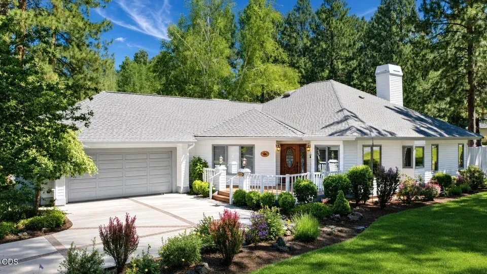 3 Bed 2 Bath Traditional Suburban Family Home in Bend, OR - 1