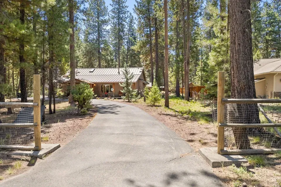 3 Bed 2 Bath Traditional Suburban Family Home in Bend, OR - 1