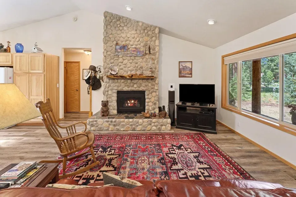 3 Bed 2 Bath Traditional Suburban Family Home in Bend, OR - 4