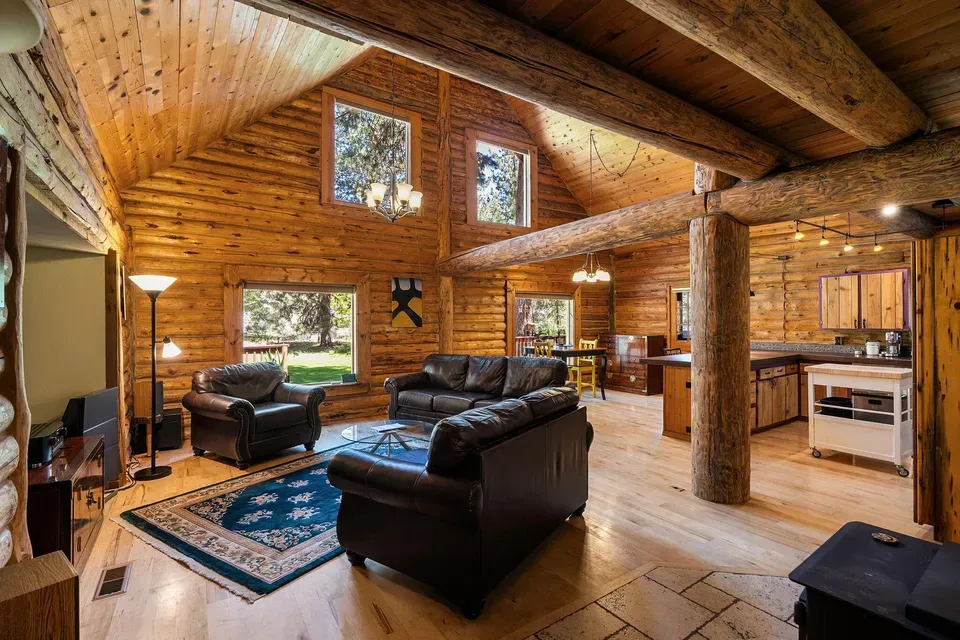 3 Bed 2 Bath Traditional Suburban Family Home in Bend, OR