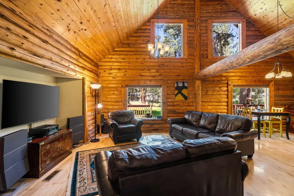 3 Bed 2 Bath Traditional Suburban Family Home in Bend, OR - 3