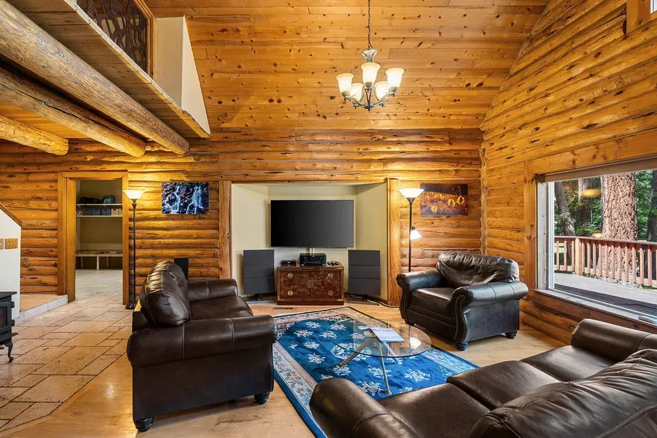 3 Bed 2 Bath Traditional Suburban Family Home in Bend, OR - 4