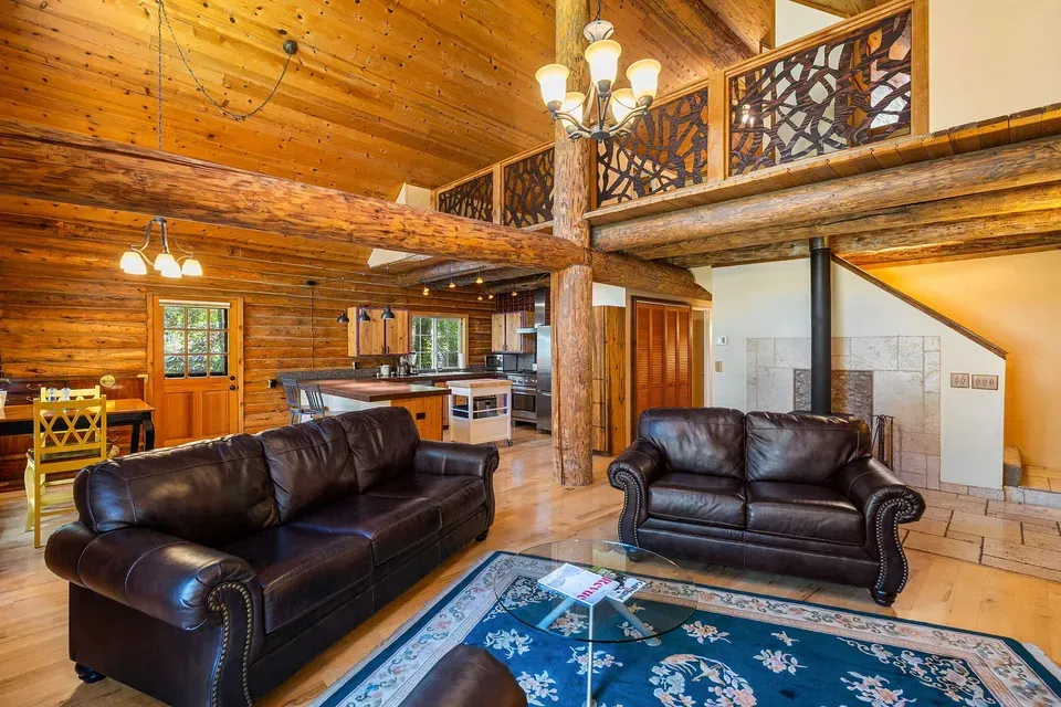 3 Bed 2 Bath Traditional Suburban Family Home in Bend, OR - 5