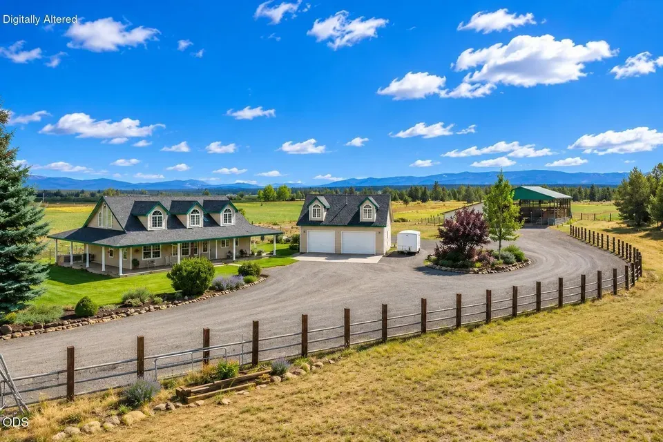3 Bed 2 Bath Traditional Suburban Family Home in Bend, OR