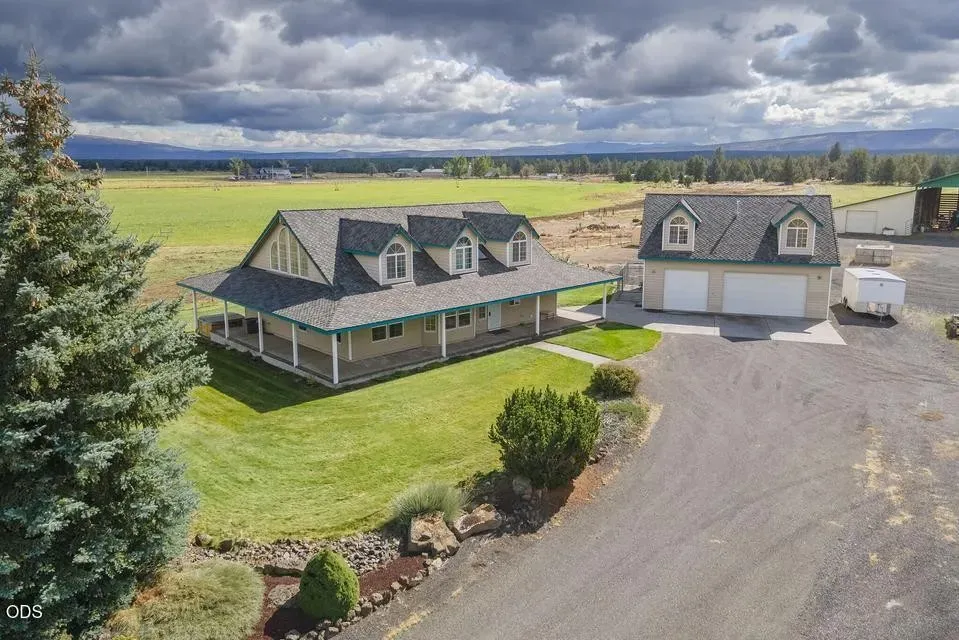 3 Bed 2 Bath Traditional Suburban Family Home in Bend, OR - 2