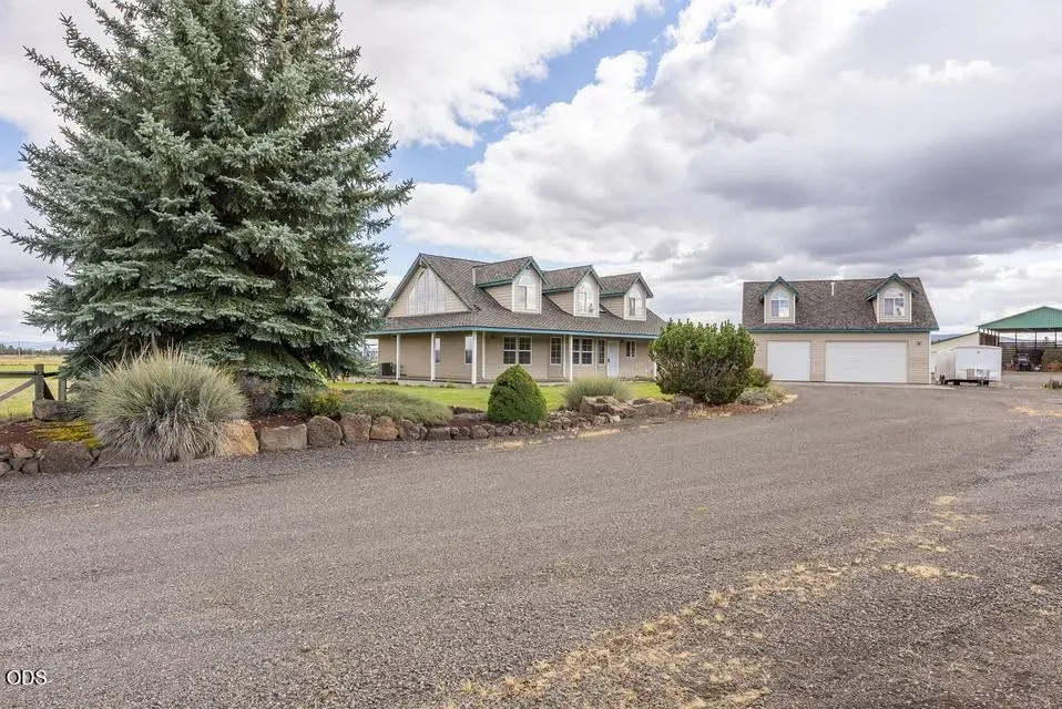 3 Bed 2 Bath Traditional Suburban Family Home in Bend, OR - 3