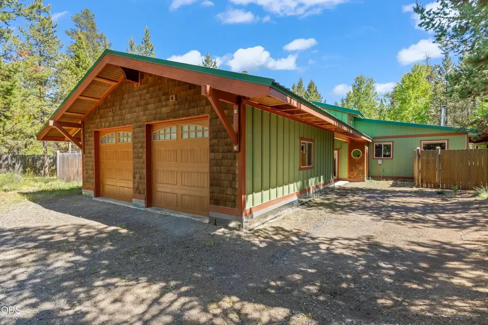 3 Bed 2 Bath Traditional Suburban Family Home in Bend, OR - 2