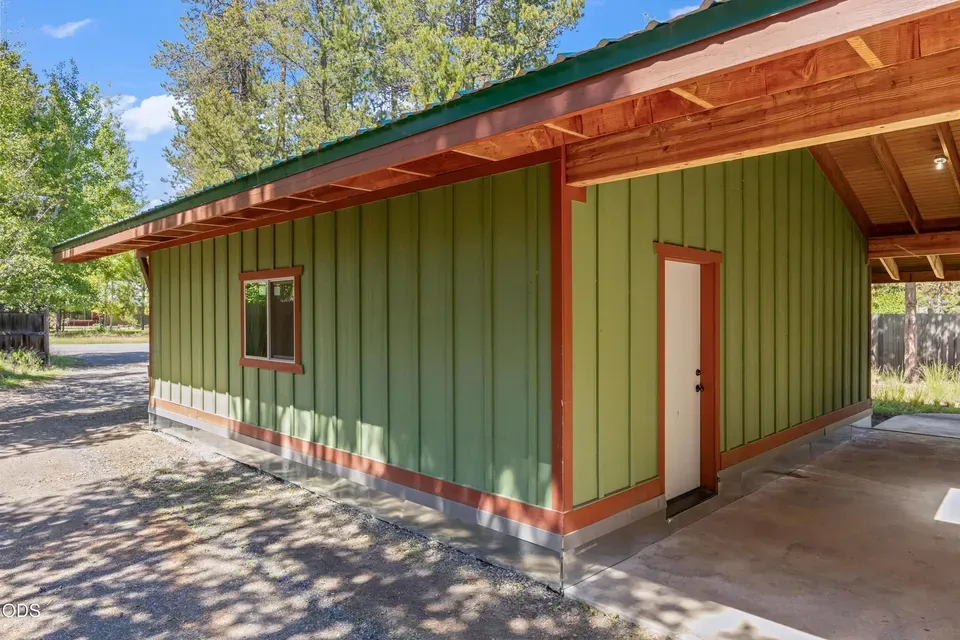 3 Bed 2 Bath Traditional Suburban Family Home in Bend, OR - 3