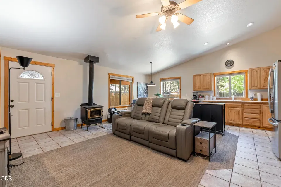 3 Bed 2 Bath Traditional Suburban Family Home in Bend, OR - 4