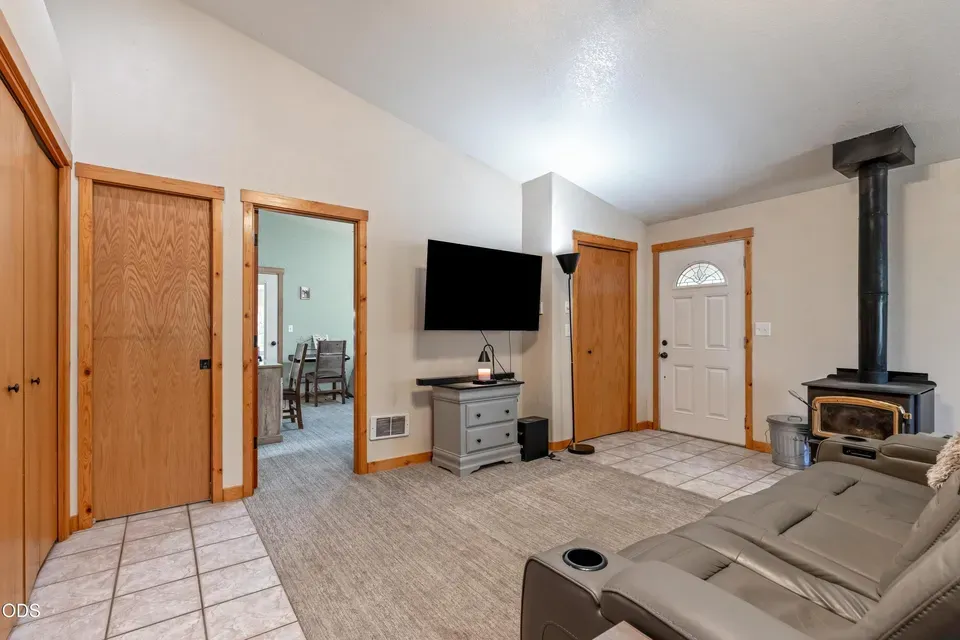 3 Bed 2 Bath Traditional Suburban Family Home in Bend, OR - 5