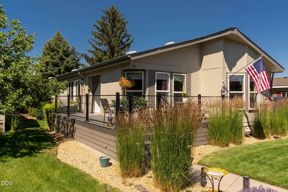 3 Bed 2 Bath Traditional Suburban Family Home in Bend, OR - 2