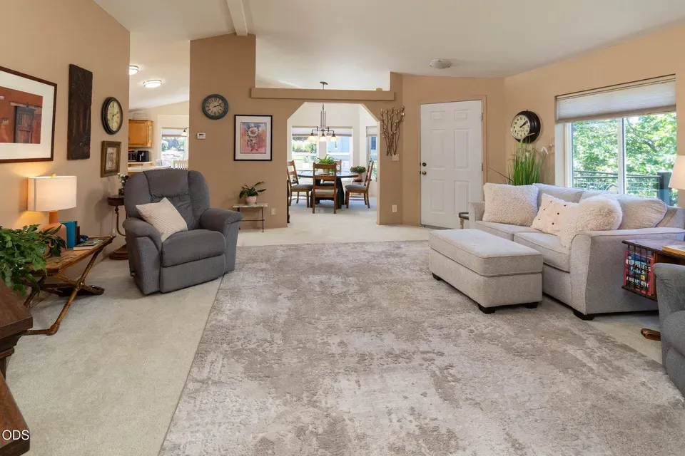 3 Bed 2 Bath Traditional Suburban Family Home in Bend, OR - 5