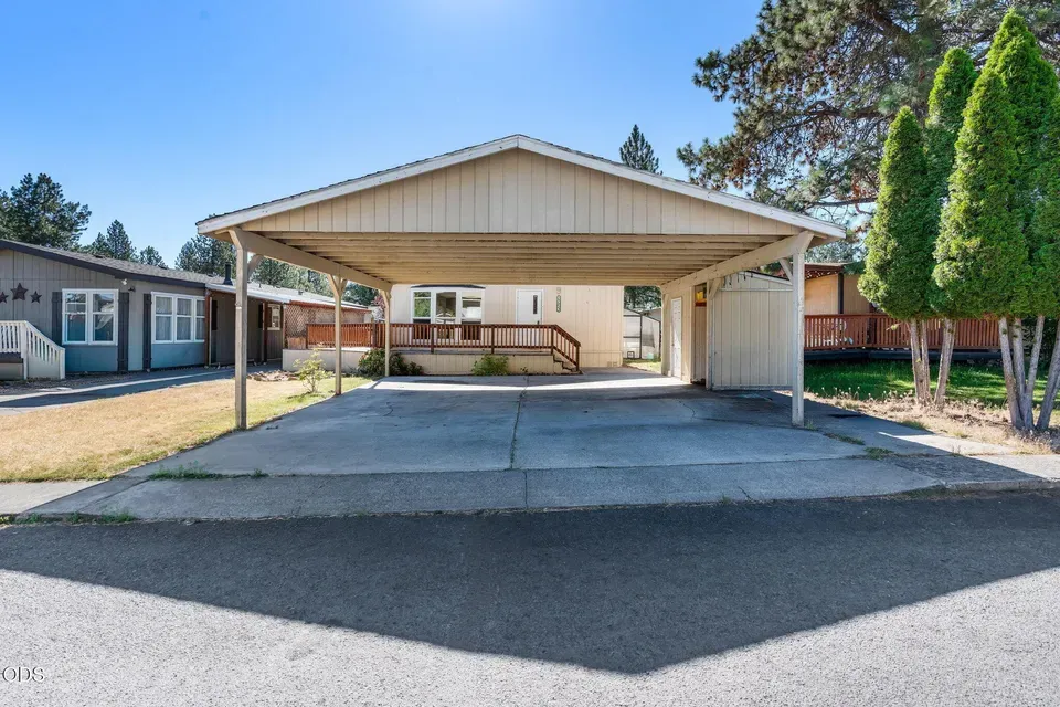 3 Bed 2 Bath Traditional Suburban Family Home in Bend, OR - 2