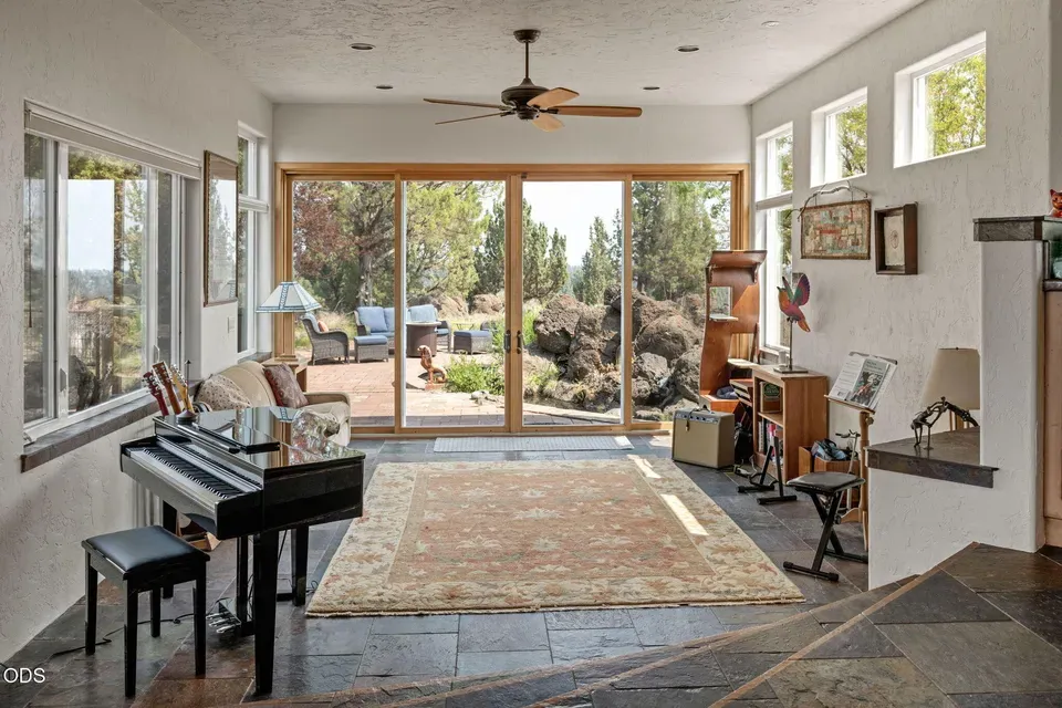 3 Bed 2 Bath Traditional Suburban Family Home in Bend, OR - 3