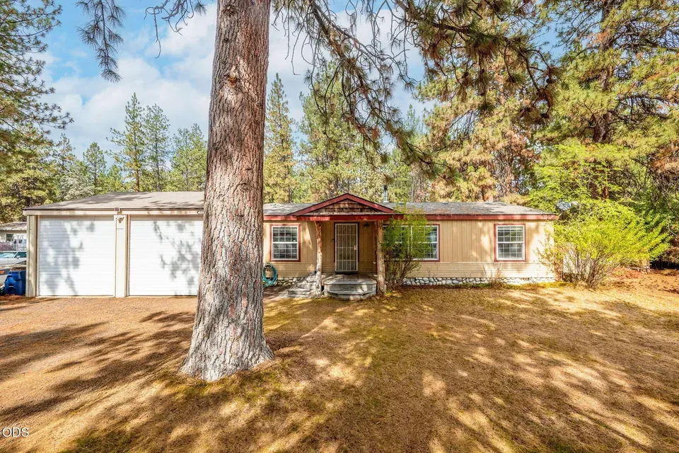 3 Bed 2 Bath Traditional Suburban Family Home in Bend, OR - 2