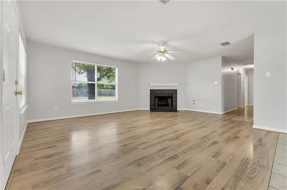 3 Bed 2 Bath Traditional Suburban Family Home in College Station, TX - 2