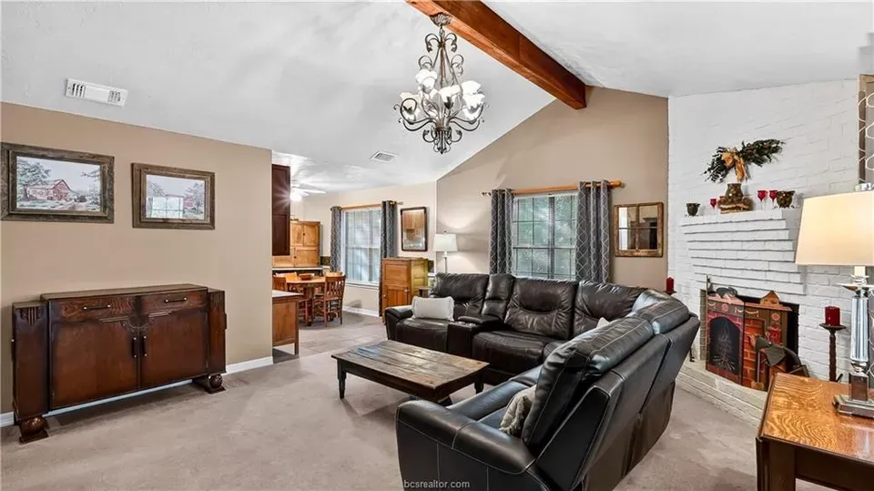 3 Bed 2 Bath Traditional Suburban Family Home in College Station, TX - 4