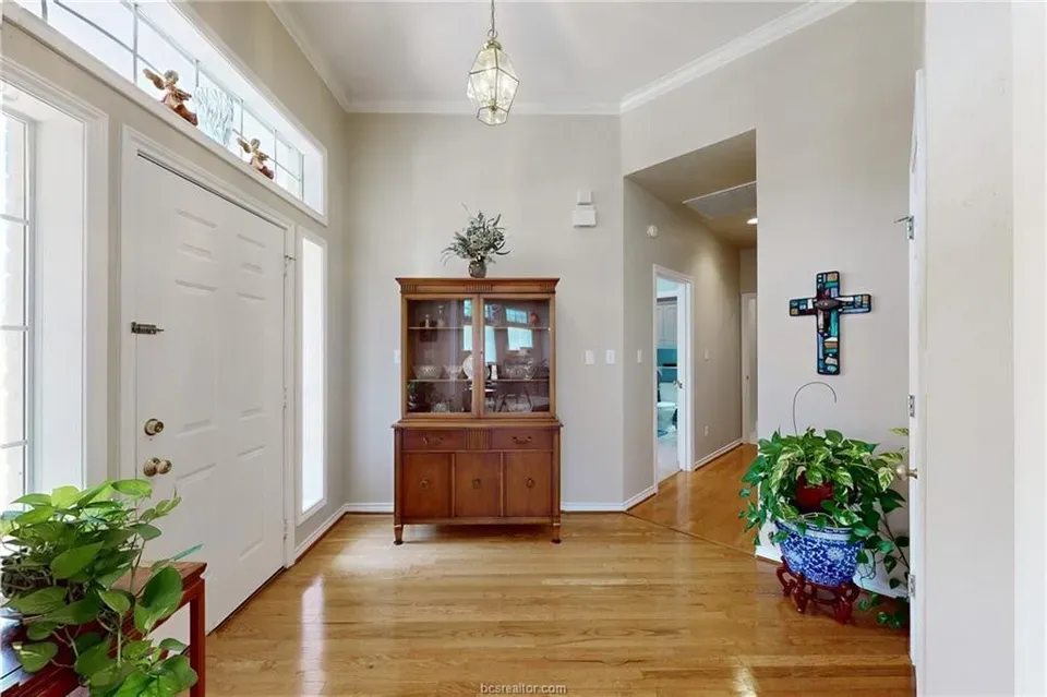 3 Bed 2 Bath Traditional Suburban Family Home in College Station, TX - 2