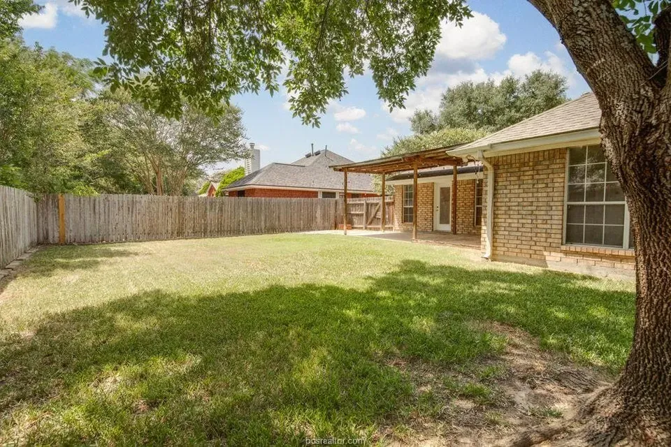 3 Bed 2 Bath Traditional Suburban Family Home in College Station, TX - 3