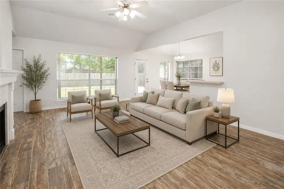 3 Bed 2 Bath Traditional Suburban Family Home in College Station, TX - 4