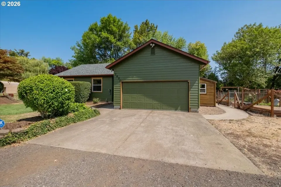 3 Bed 2 Bath Traditional Suburban Family Home in Corvallis, OR