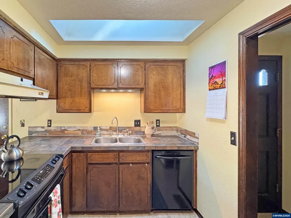 3 Bed 2 Bath Traditional Suburban Family Home in Corvallis, OR - 4