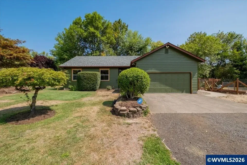 3 Bed 2 Bath Traditional Suburban Family Home in Corvallis, OR