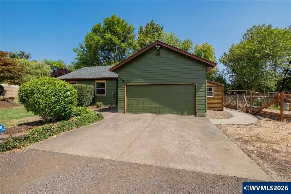 3 Bed 2 Bath Traditional Suburban Family Home in Corvallis, OR - 2