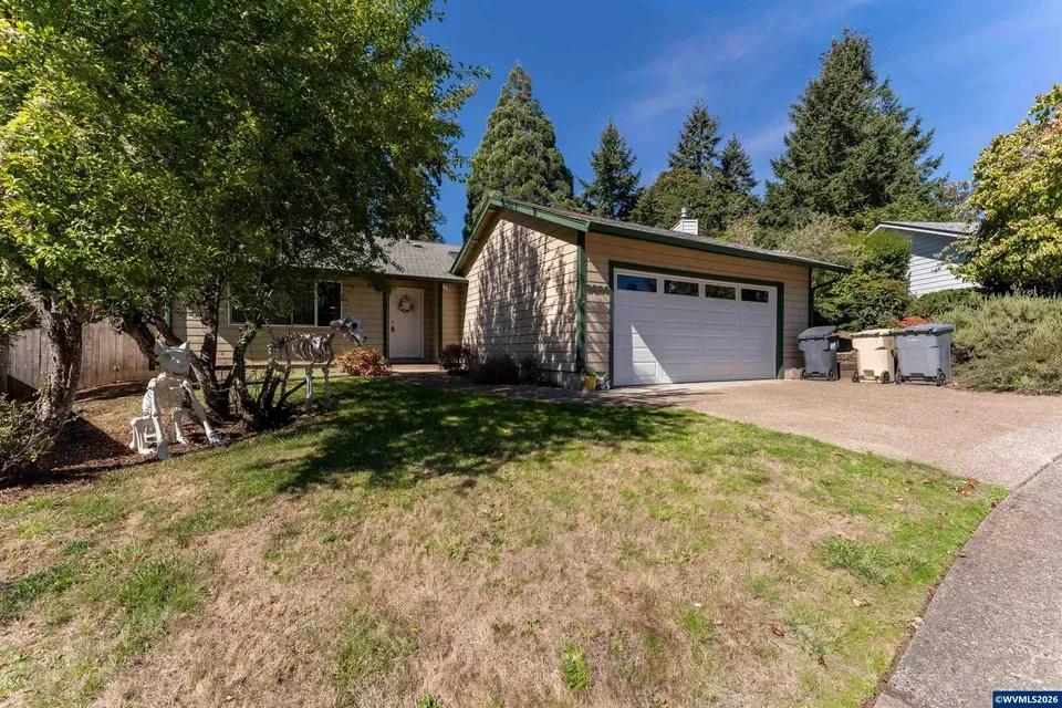 3 Bed 2 Bath Traditional Suburban Family Home in Corvallis, OR