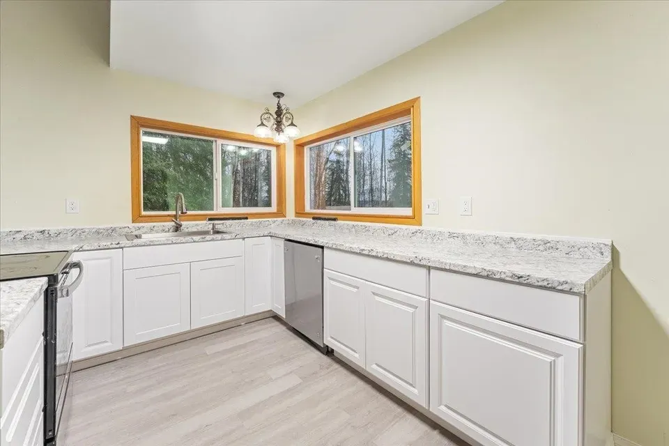 3 Bed 2 Bath Traditional Suburban Family Home in Fairbanks, AK - 3