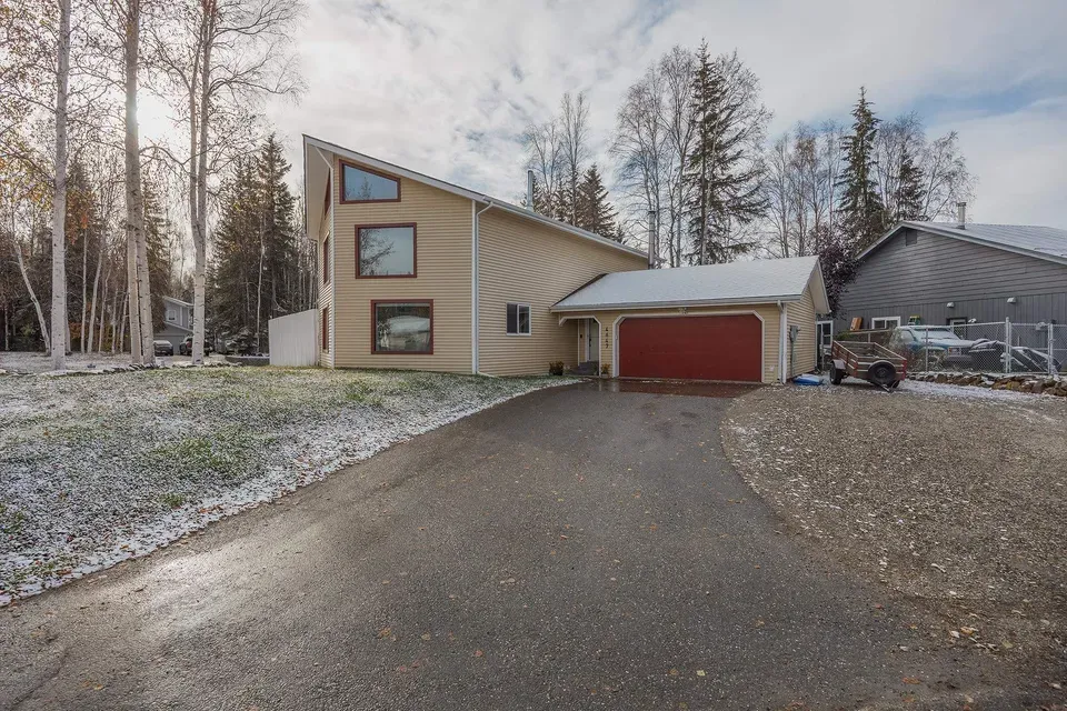 3 Bed 2 Bath Traditional Suburban Family Home in Fairbanks, AK