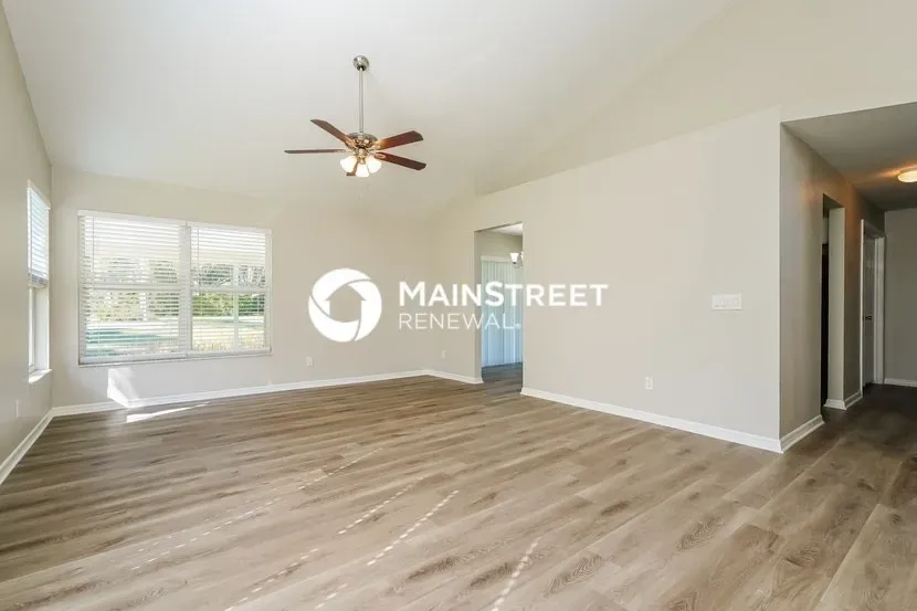 3 Bed 2 Bath Traditional Suburban Family Home in Fort Myers, FL - 3