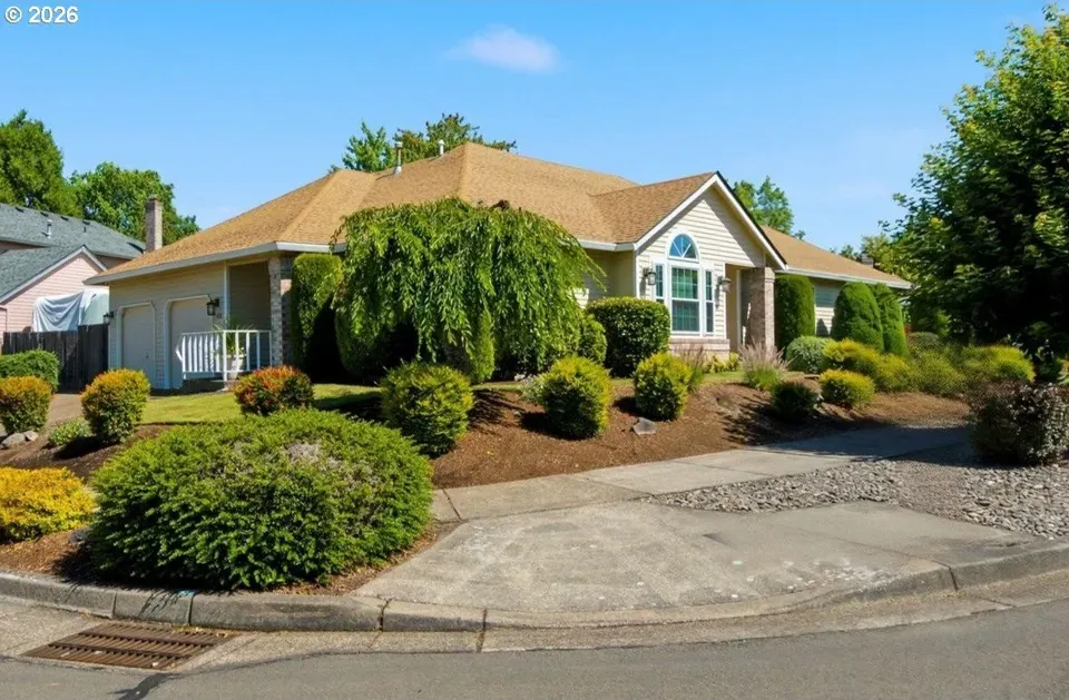 3 Bed 2 Bath Traditional Suburban Family Home in Hillsboro, OR