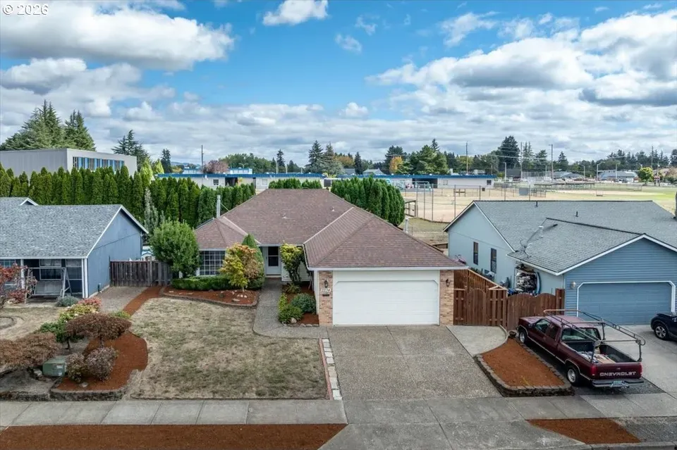 3 Bed 2 Bath Traditional Suburban Family Home in Hillsboro, OR - 4