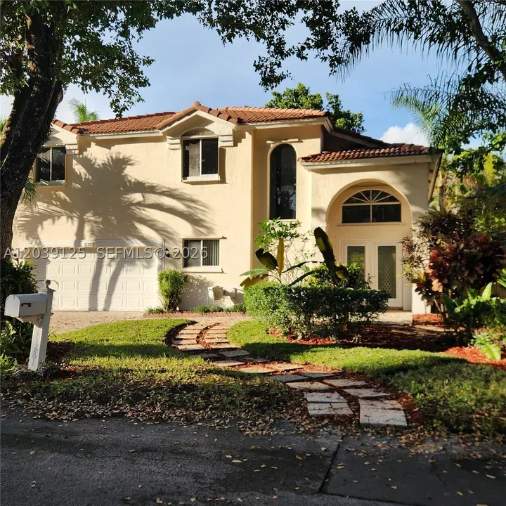3 Bed 2 Bath Traditional Suburban Family Home in Hollywood, FL - 3